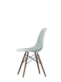 Vitra Eames Plastic Side Chair DSW, mørkbejdset ahorntræ fra><noscript><img width=