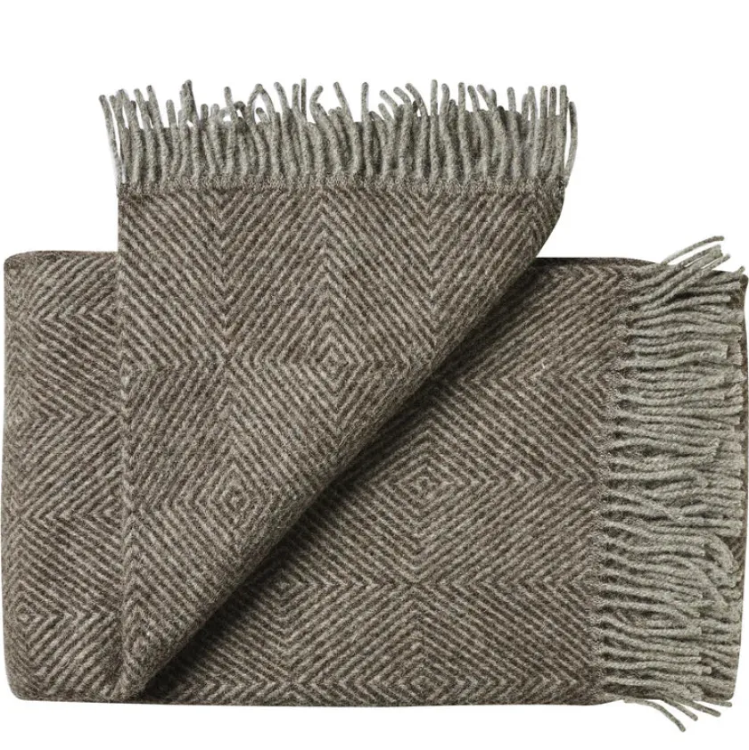 Silkeborg Uldspinderi Fanø Plaid, pebbles beige fra> Gaver Til Hende|Puder Og Plaider