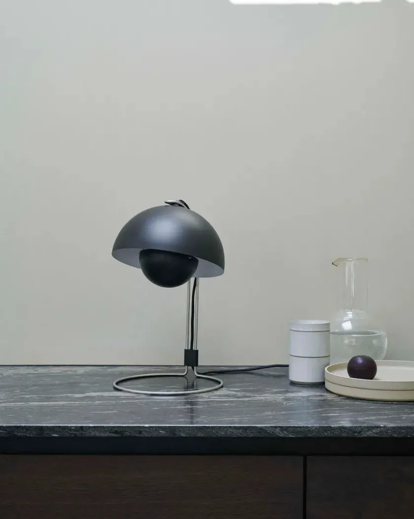 &Tradition Flowerpot VP4 bordlampe af Verner Panton> Skrivebordslamper|Spots