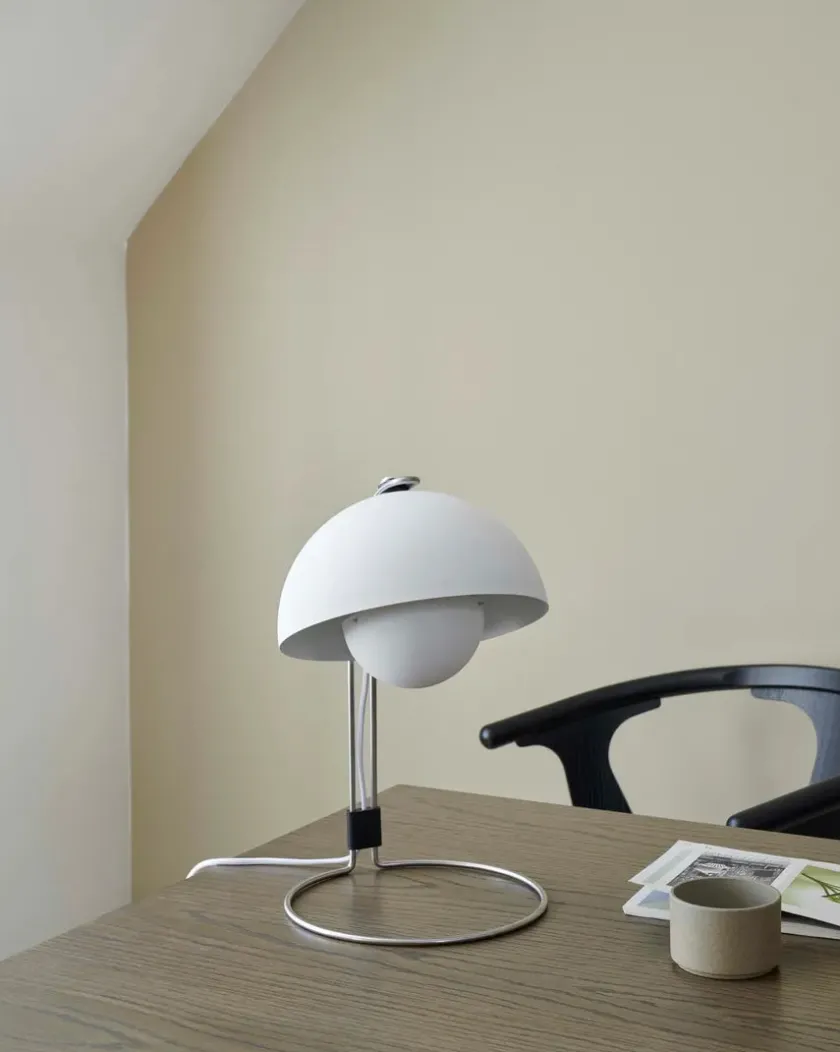 &Tradition Flowerpot VP4 bordlampe af Verner Panton> Skrivebordslamper|Spots
