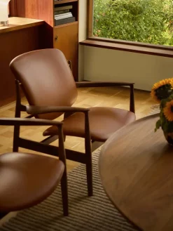 House of Finn Juhl France Chair, eg klar olie af Finn Juhl> Lænestole