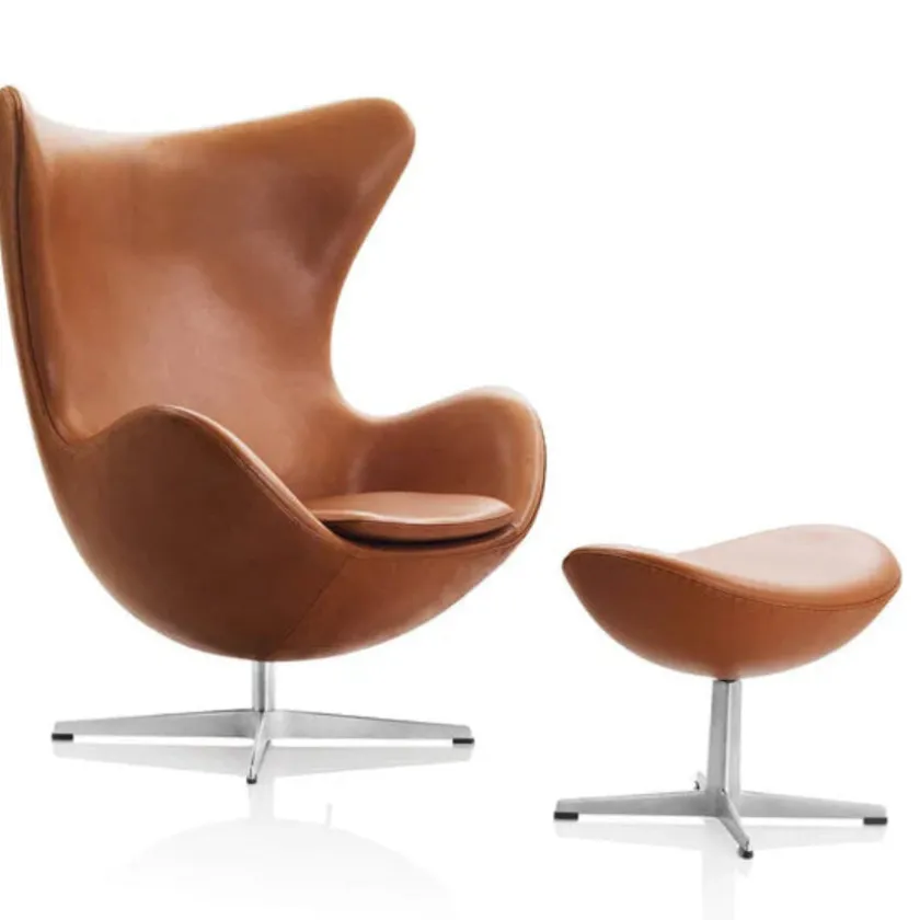 Fritz Hansen Ægget, Lava Essential læder, med returdrej inkl. skammel af Arne Jacobsen> Lænestole