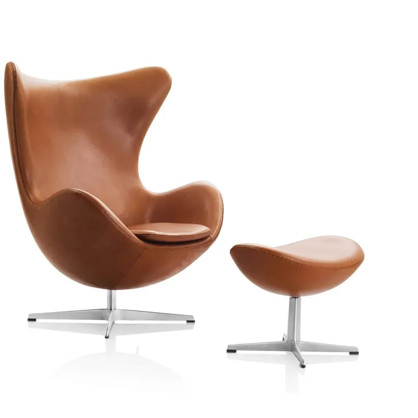 Fritz Hansen Ægget, Lava Essential læder, med returdrej inkl. skammel af Arne Jacobsen> Lænestole