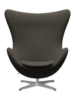 Fritz Hansen Ægget, sort læder/aluminium af Arne Jacobsen><noscript><img width=