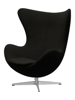 Fritz Hansen Ægget, sort læder/aluminium af Arne Jacobsen><noscript><img width=