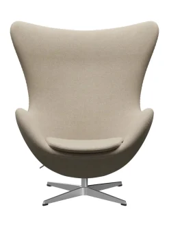 Fritz Hansen Ægget, sort læder/aluminium af Arne Jacobsen><noscript><img width=