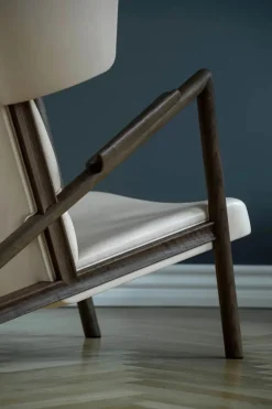 House of Finn Juhl Græshoppestolen af Finn Juhl><noscript><img width=