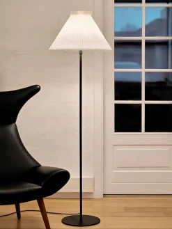 Le Klint 334H Gulvlampe, white fra> Gulvlamper|Spots