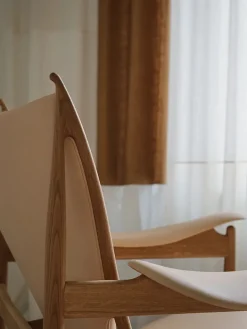 House of Finn Juhl Høvdingestol, eg klar olie af Finn Juhl><noscript><img width=