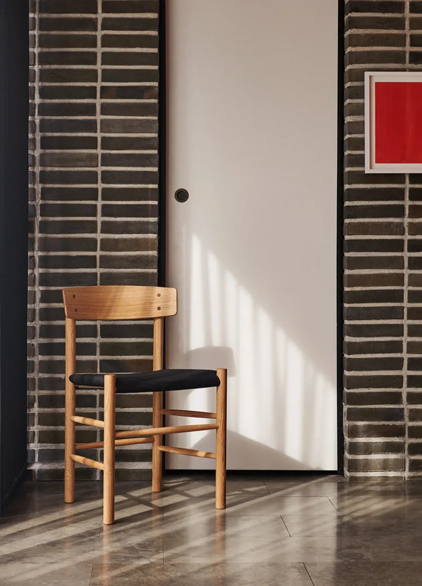 Fredericia Furniture J39 Folkestolen Sædepolstret, Mørkebrun Læder af Børge Mogensen> Spisebordsstole