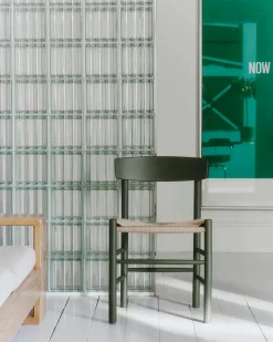 Fredericia Furniture J39 Folkestolen, sortlakeret bøg af Børge Mogensen><noscript><img width=