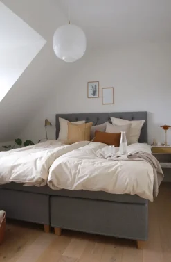 Jacobsen Plus Beds – Sengegavl Chest, Blå><noscript><img width=