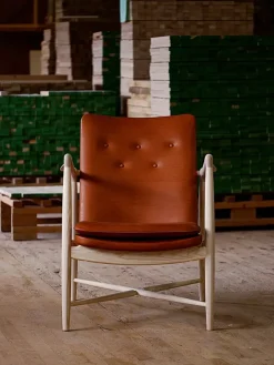 House of Finn Juhl Kaminstolen, eg klar olie af Finn Juhl><noscript><img width=