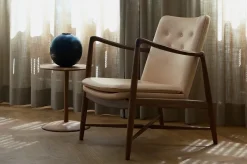House of Finn Juhl Kaminstolen, eg olie af Finn Juhl><noscript><img width=