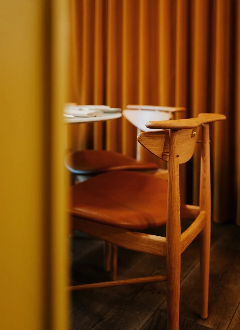 House of Finn Juhl Karmstolen, ask klar olie af Finn Juhl> Spisebordsstole