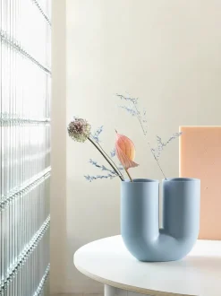 Muuto Kink Vase, light blue fra> Vaser