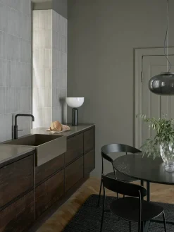 New Works Kizu Bordlampe Large, Black Marble fra><noscript><img width=