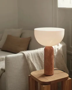 New Works Kizu Bordlampe Large, Black Marble fra><noscript><img width=