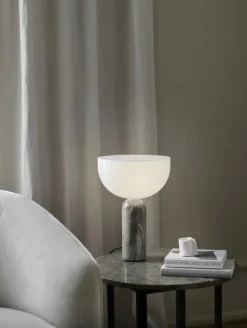 New Works Kizu Bordlampe Small, Black Marble fra><noscript><img width=