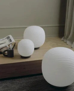 New Works Lantern Globe bordlampe medium, fra> Spots