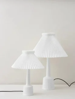 Le Klint Lille Esben Klint bordlampe fra Lyngby Porcelæn><noscript><img width=