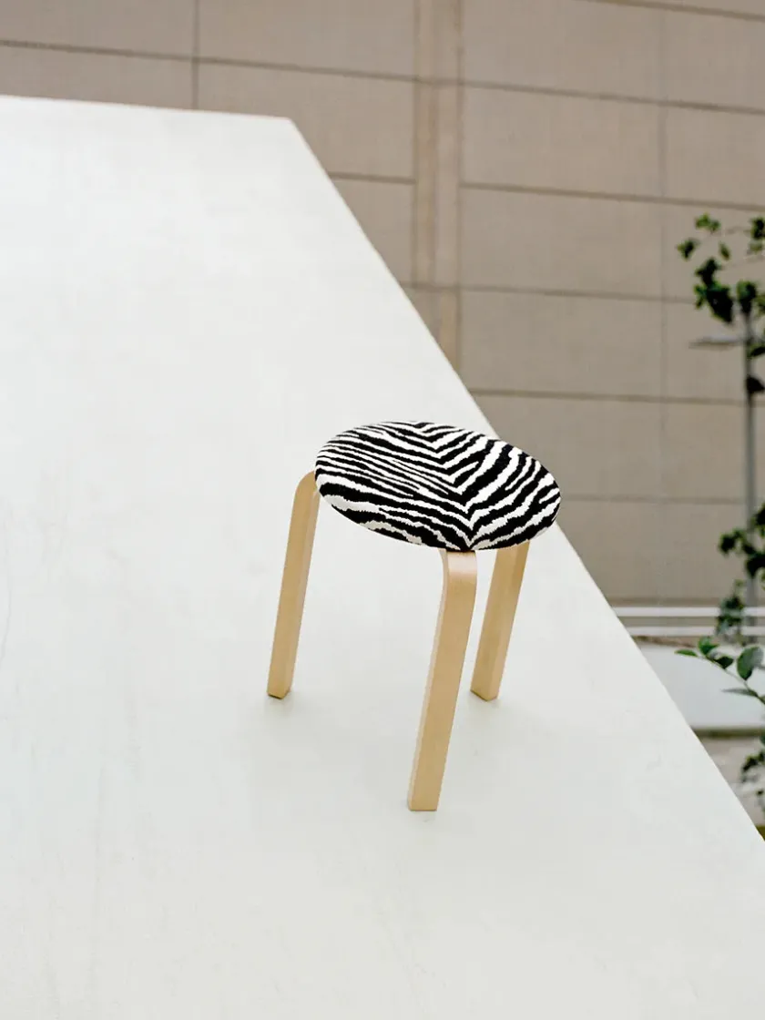 Artek Limited Edition Stool 60, Mahogany Brown fra> Skamler