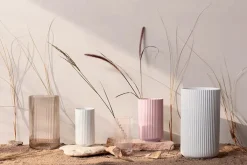 Lyngby Porcelæn Lyngbyvasen i hvid fra><noscript><img width=