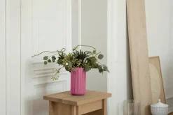 Lyngby Porcelæn Lyngbyvasen i lilla, H20,5 cm fra> Vaser