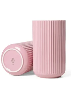 Lyngby Porcelæn Lyngbyvasen i rosa, H25 cm fra> Vaser