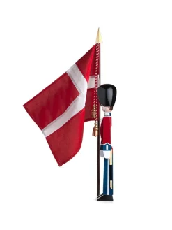 Kay Bojesen Mellem Fanebærer af><noscript><img width=