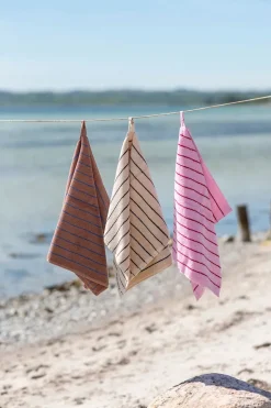 Bongusta Naram towel - Lilac & Neon yellow fra><noscript><img width=