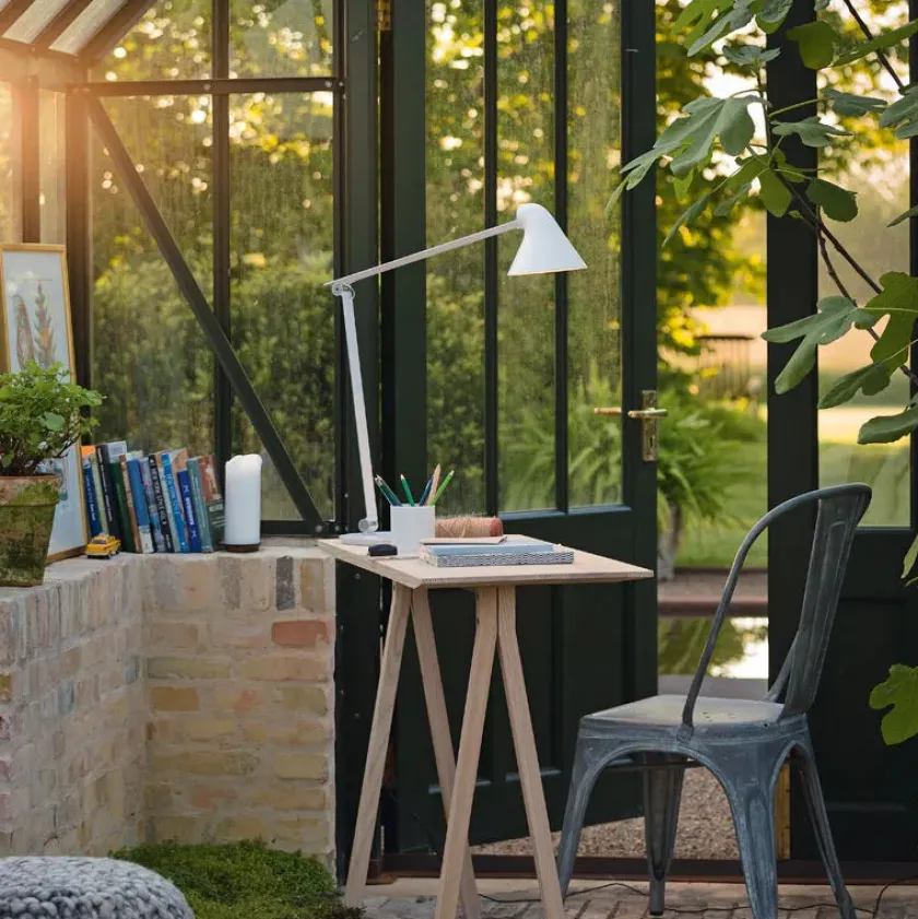 Louis Poulsen NJP bordlampe fra> Skrivebordslamper|Spots