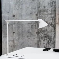 Louis Poulsen NJP bordlampe fra><noscript><img width=
