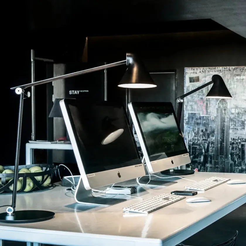 Louis Poulsen NJP bordlampe fra> Skrivebordslamper|Spots