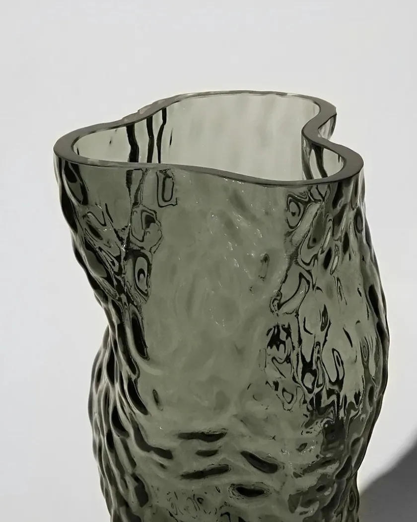 Hein Studio Ostrea Vase, midnight blue fra> Gaver Til Hende|Vaser