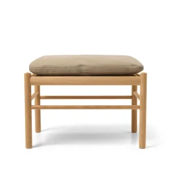 Carl Hansen & Søn OW149F Fodskammel til Colonial lænestol, eg olie, Terra-læder af Ole Wanscher><noscript><img width=