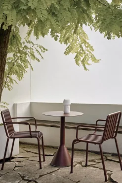 HAY Palissade Armchair, iron red fra> Havestole