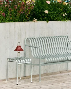 HAY Palissade Dining Bench med armlæn, iron red fra><noscript><img width=
