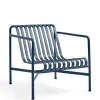 HAY Palissade Lounge Chair Low, Deep Blue fra> Udendørs Loungemøbler|Havestole