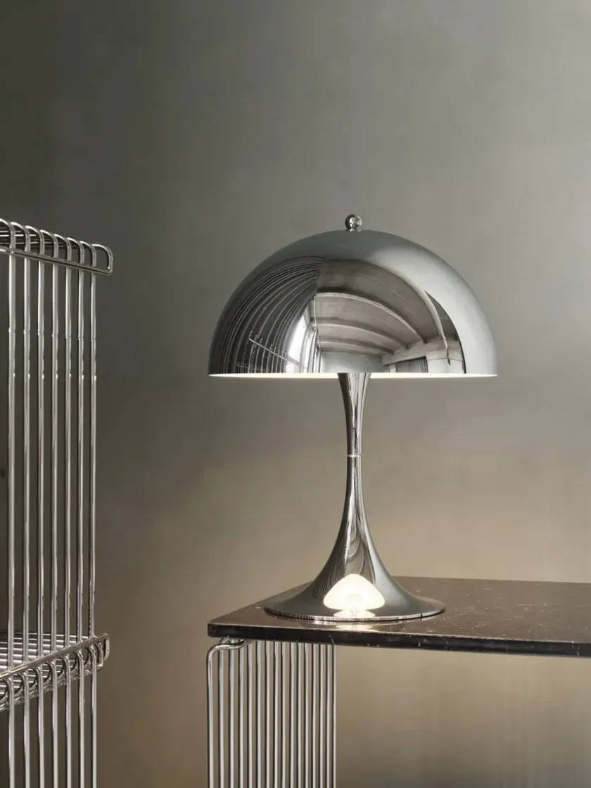 Louis Poulsen Panthella 250 Bordlampe, pale rose opal af Verner Panton> Spots