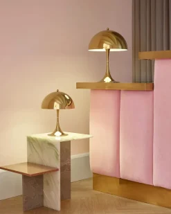 Louis Poulsen Panthella 250 bordlampe, pale rose af Verner Panton><noscript><img width=