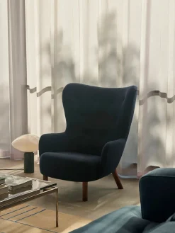 &Tradition Petra VB3 Chair, sahara sheepskin/oak fra><noscript><img width=