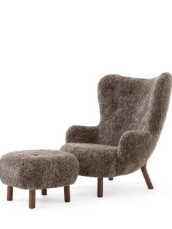 &Tradition Petra VB3 lænestol inkl. Skammel, Sheepskin honey 50 fra><noscript><img width=