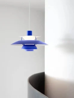Louis Poulsen PH 5 Pendant, Monochrome Burgundy af Poul Henningsen><noscript><img width=