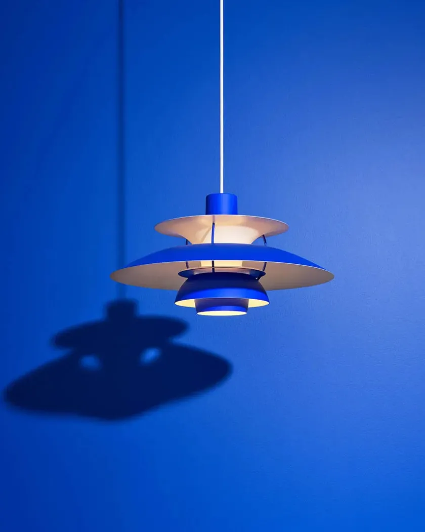Louis Poulsen PH 5 Pendant, Monochrome Dusty Indigo af Poul Henningsen> Pendler|Spots