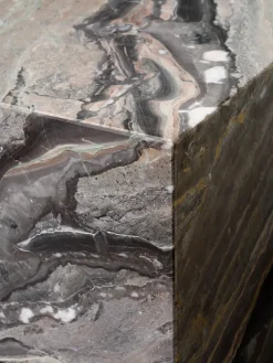 Audo Copenhagen Plinth Cubic, grey galaxy marble fra><noscript><img width=