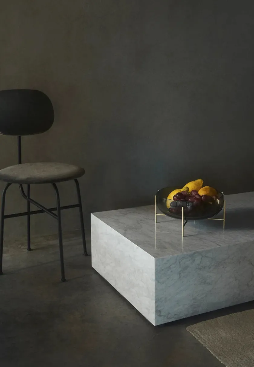 Audo Copenhagen Plinth Low, grey galaxy marble fra> Sofaborde