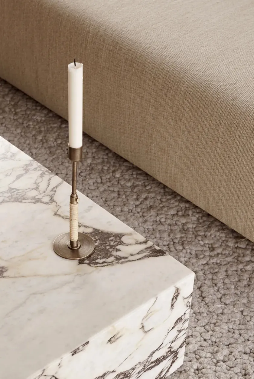 Audo Copenhagen Plinth Low, grey galaxy marble fra> Sofaborde