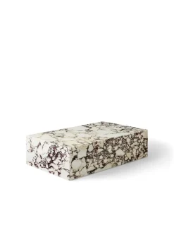 Audo Copenhagen Plinth Low Sand Kunis Breccia marmor fra><noscript><img width=