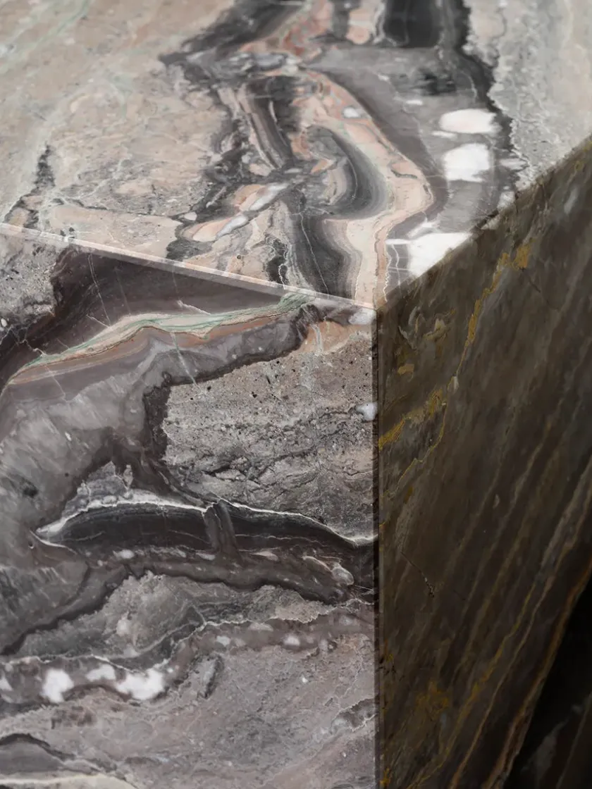 Audo Copenhagen Plinth Tall, grey galaxy marble fra> Sideborde Og Små Borde
